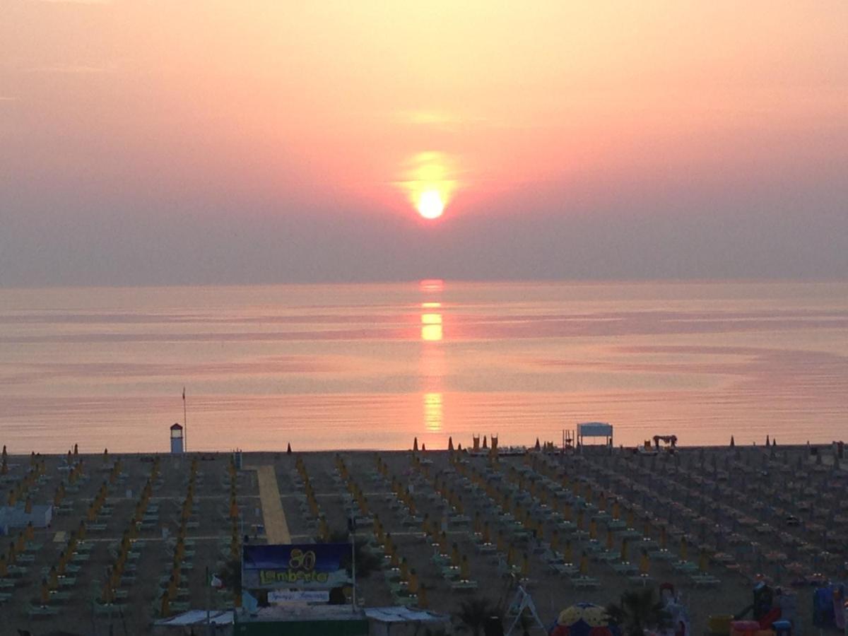 Appartamento Fronte Mare Rimini Exterior foto